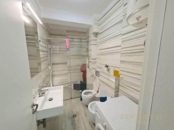 Tirane, jepet me qera apartament 700 Euro (kodra e diellit)