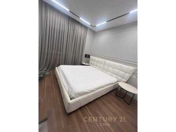 Tirane, jepet me qera apartament 2+1+BLK 1.200 Euro (liqeni i thate)