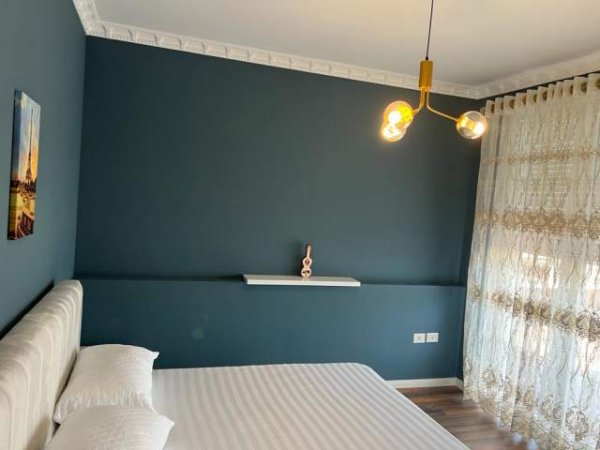 Tirane, jepet me qera apartament 2+1+BLK Kati 3, 127 m² 900 Euro (kopshti botanik)