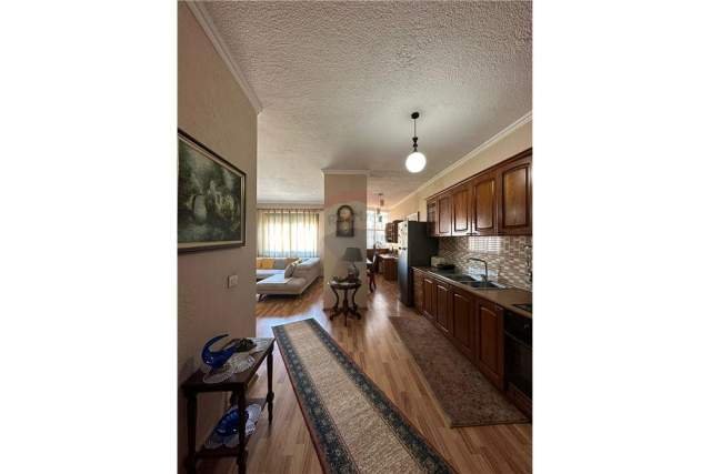 Tirane, jepet me qera apartament Kati 6, 110 m² 650 Euro (tirana e re)