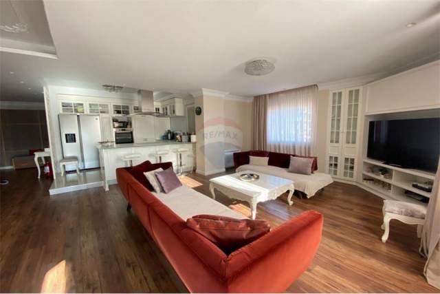 Tirane, shitet apartament Kati 4, 160 m²  (qender)