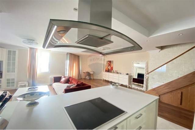 Tirane, shitet apartament Kati 4, 160 m²  (qender)