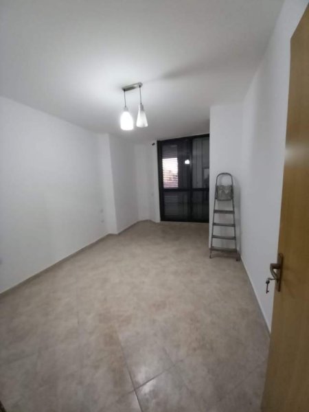 Tirane, jepet me qera apartament 2+1+BLK Kati 2, 110 m² 400 Euro (21 DHJETORI)