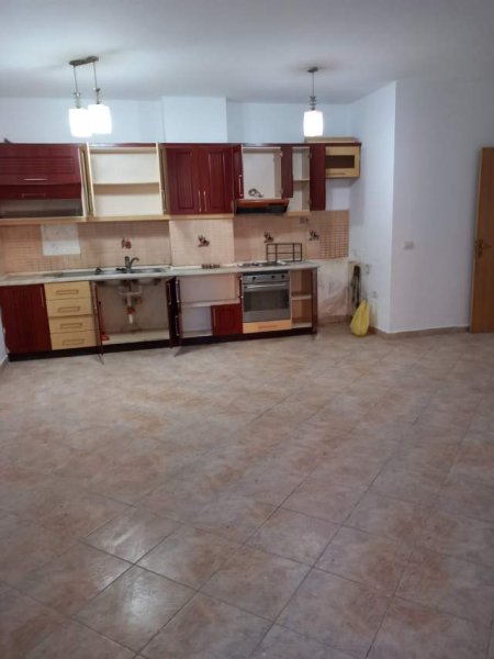Tirane, jepet me qera apartament 2+1+BLK Kati 2, 110 m² 400 Euro (21 DHJETORI)
