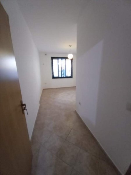 Tirane, jepet me qera apartament 2+1+BLK Kati 2, 110 m² 400 Euro (21 DHJETORI)