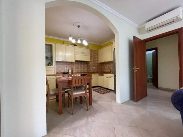 Tirane, jepet me qera apartament 2+1+BLK Kati 6, 110 m² 450 Euro (prane kryqit te kuq)