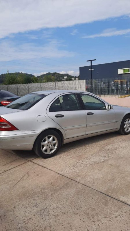 Tirane, shes makine Mercedes-Benz C-klass 200 CDI Viti 2002, 2.500 Euro