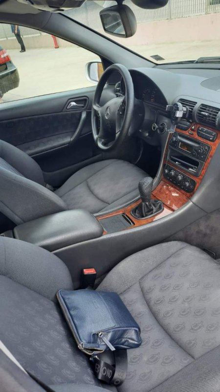 Tirane, shes makine Mercedes-Benz C-klass 200 CDI Viti 2002, 2.500 Euro