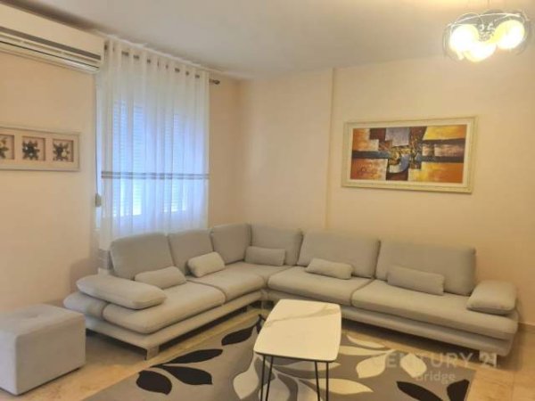 Tirane, jepet me qera apartament 700 Euro (kodra e diellit)