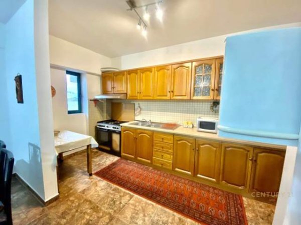 Tirane, jepet me qera apartament 3+1+BLK Kati 4, 147 m² 750 Euro (rr kavajes pas xhamis)