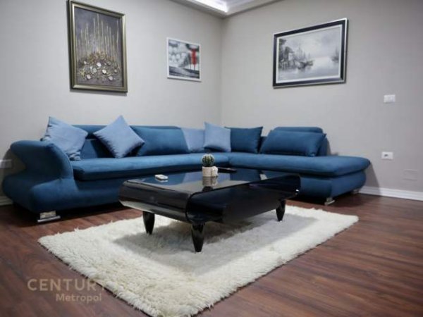 Tirane, jepet me qera Vile 2+1 Kati 2, 115 m² 1.000 Euro (prane liqenit)