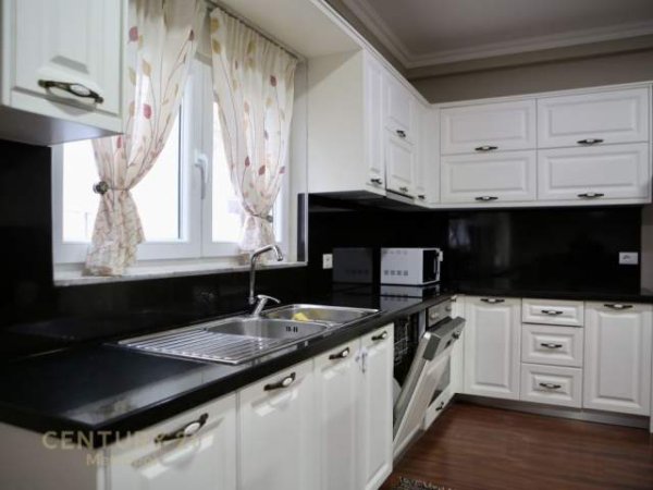 Tirane, jepet me qera Vile 2+1 Kati 2, 115 m² 1.000 Euro (prane liqenit)