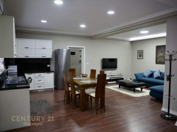 Tirane, jepet me qera Vile 2+1 Kati 2, 115 m² 1.000 Euro (prane liqenit)
