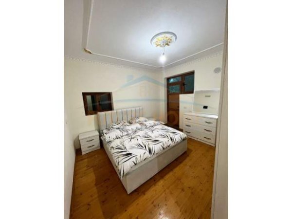 Tirane, shitet Vile 2+1 Kati 4, 100 m² 550 Euro (Sauk)