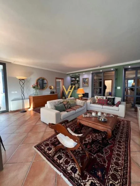 Tirane, jepet me qera apartament 3+1+A+BLK Kati 10, 170 m² 4.000 Euro (QENDER)