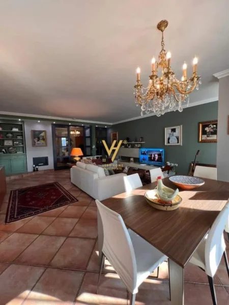 Tirane, jepet me qera apartament 3+1+A+BLK Kati 10, 170 m² 4.000 Euro (QENDER)