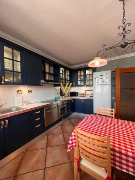 Tirane, jepet me qera apartament 3+1+A+BLK Kati 10, 170 m² 4.000 Euro (QENDER)