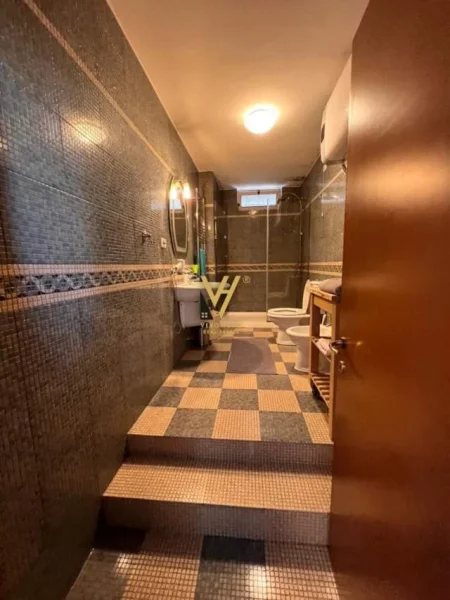 Tirane, jepet me qera apartament 3+1+A+BLK Kati 10, 170 m² 4.000 Euro (QENDER)