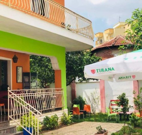 Tirane, jepet me qera Vile 3 Katshe , 240 m² 3.000 Euro