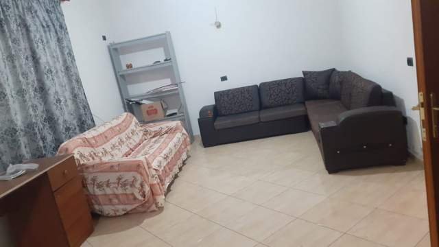 Tirane, jepet me qera Vile 3+1 Kati 1, 120 m² 30.000 Leke (, Qytet Studenti prane Kompleksit Grand)