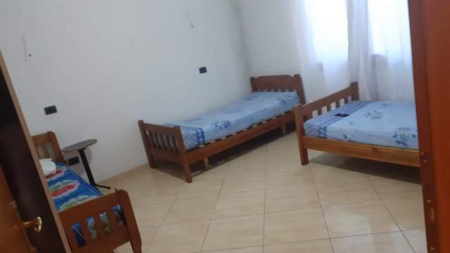 Tirane, jepet me qera Vile 3+1 Kati 1, 120 m² 30.000 Leke (, Qytet Studenti prane Kompleksit Grand)
