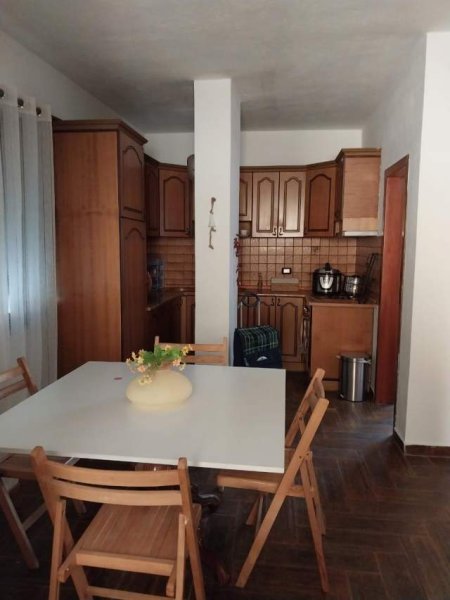 Tirane, jepet me qera apartament 2+1 Kati 3, 90 m² 450 Euro (Garda)