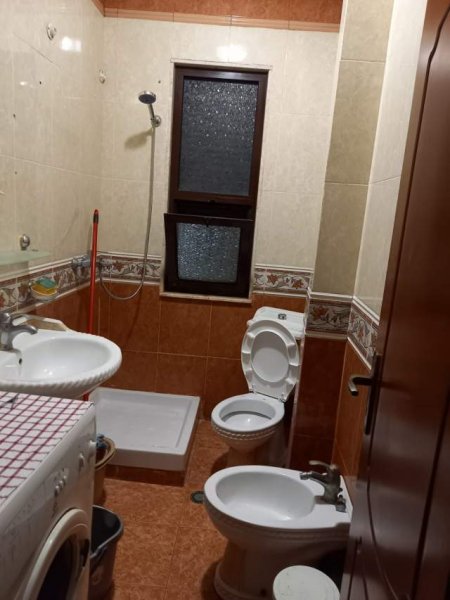 Tirane, jepet me qera apartament 2+1 Kati 3, 92 m² 450 Euro (Garda)