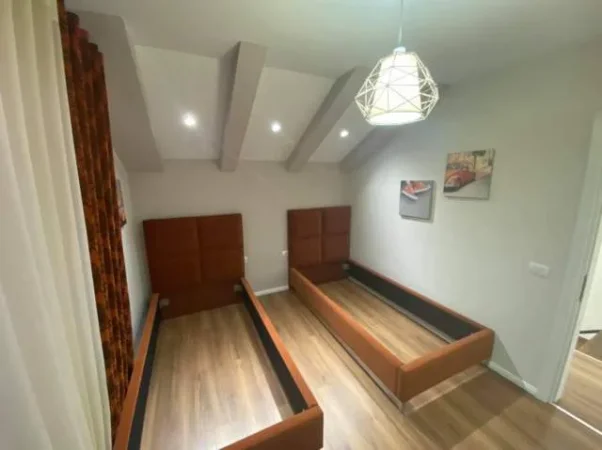 Super Apartament per Qera, Duplex 3+1+2, Kati 5, 135 m² 750 Euro Rr. Panorama