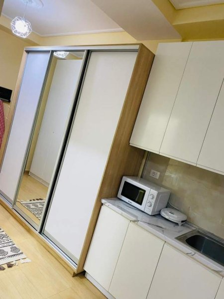 Tirane, jepet me qera apartament 1+1 Kati 1, 70 m² 500 Euro (Liqeni i Thate)