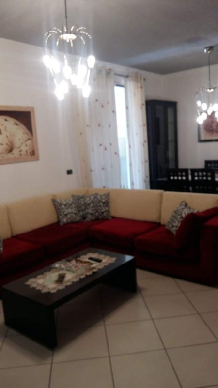 Tirane, jepet me qera apartament 2+1 Kati 8, 90 m² 550 Euro (Komplaksi Prestige)