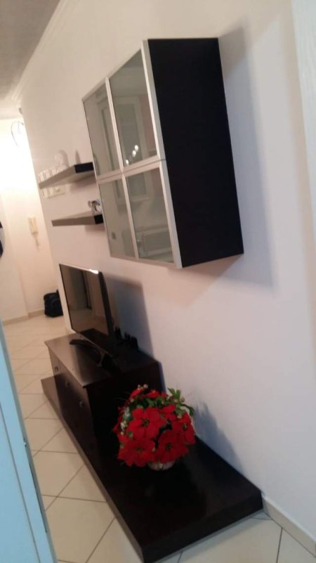 Tirane, jepet me qera apartament 2+1 Kati 8, 90 m² 550 Euro (Komplaksi Prestige)