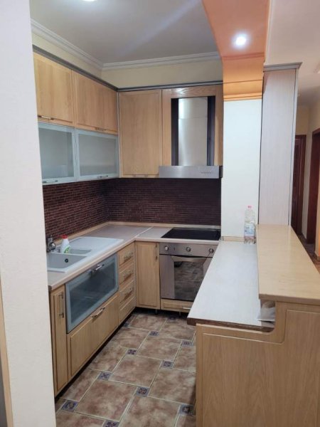 Tirane, jepet me qera apartament 2+1+BLK Kati 6, 100 m² 550 Euro (rruga Kavajes)