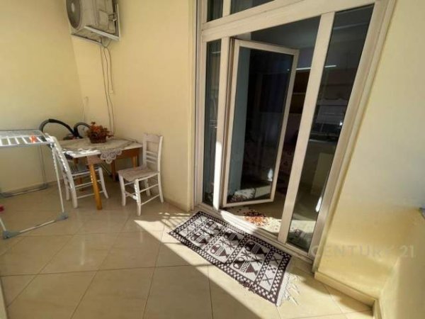 Tirane, shes apartament 240.000 Euro (Tek Pavaroti)