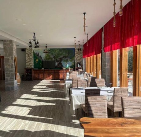 Tirane, shitet bar-resorant Kati 0, 13.420 m² 2.500.000 Euro (Linze)