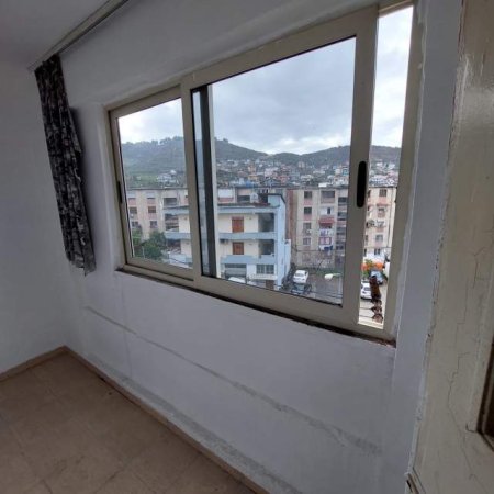 Tirane, shitet apartament 2+1+A Kati 5, 75 m² 52.000 Euro (Kombinat)