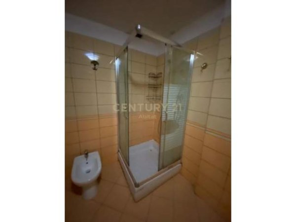 Tirane, jepet me qera apartament 400 Euro (ALI DEMI)