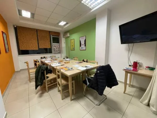 Tirane, shitet ambjent biznesi Kati 1, 33 m² 87.000 Euro (Rruga e Dibres, Kompleksi Halili)