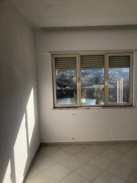 Tirane, jepet me qera apartament 3+1+A+BLK Kati 4, 130 m² 500 Euro (Hamdi Sina Tirane)