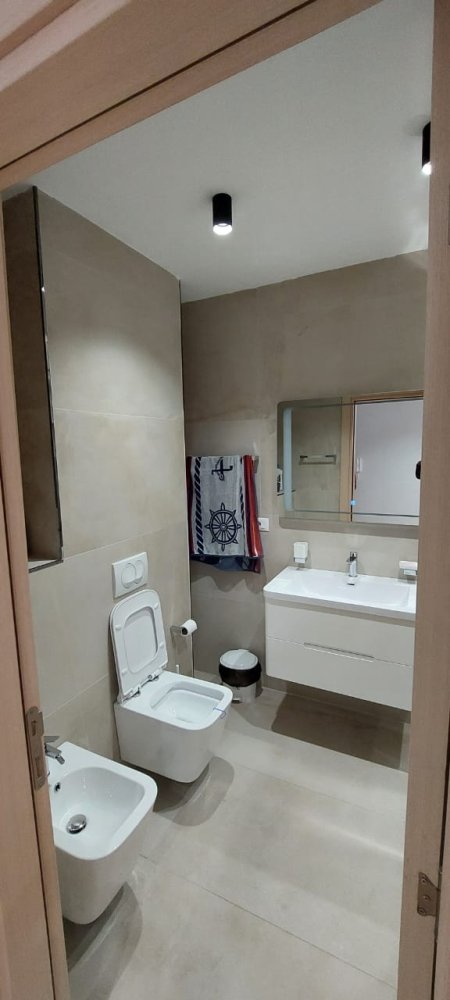 Tirane, jepet me qera apartament 2+1+BLK Kati 6, 114 m² 650 Euro (Ali demi)