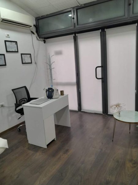 Tirane, jepet me qera dyqan Kati 0, 25 m² 250 Euro (Rruga Nikolla Lena)