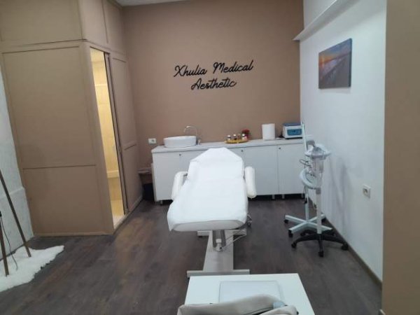 Tirane, jepet me qera dyqan Kati 0, 25 m² 250 Euro (Rruga Nikolla Lena)