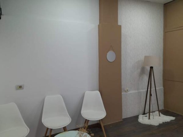 Tirane, jepet me qera dyqan Kati 0, 25 m² 250 Euro (Rruga Nikolla Lena)