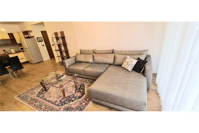 Tirane, jepet me qera apartament 109 m² 1.000 Euro (bllok)