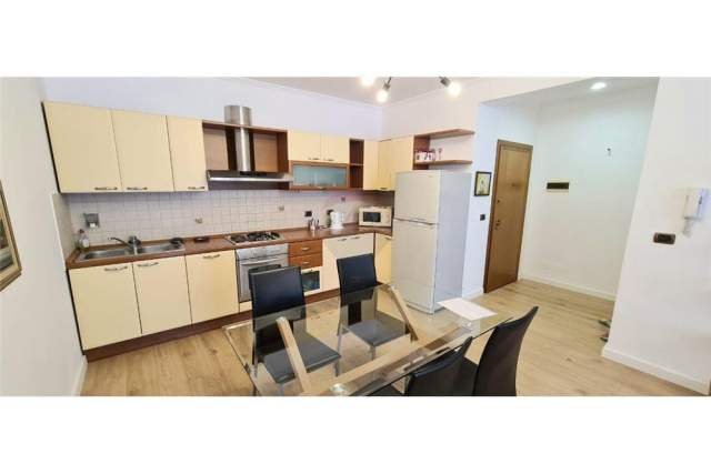 Tirane, jepet me qera apartament 2+1 Kati 11, 109 m² 850 Euro (Rruga Brigada VIII)