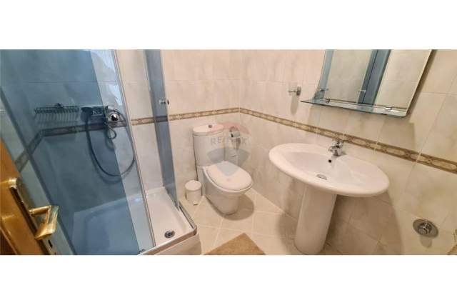 Tirane, jepet me qera apartament 109 m² 1.000 Euro (bllok)