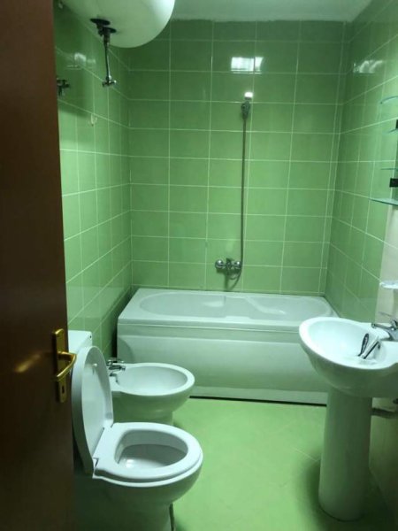 Tirane, jepet me qera apartament 3+1+A+BLK Kati 4, 130 m² 500 Euro (Hamdi Sina Tirane)