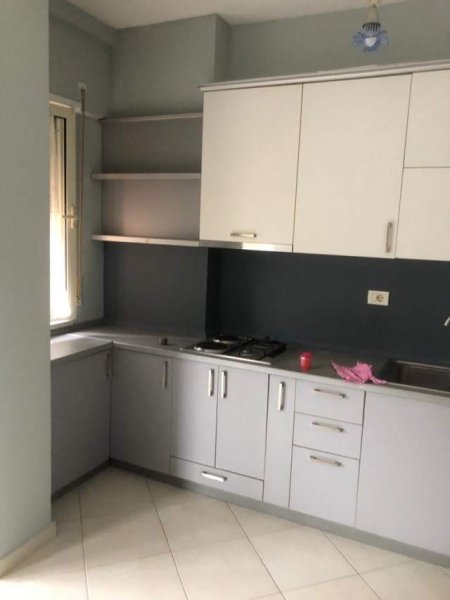 Tirane, jepet me qera apartament 3+1+A+BLK Kati 4, 130 m² 500 Euro (Hamdi Sina Tirane)