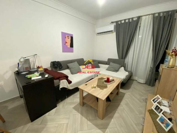 Tirane, jepet me qera apartament 1+1+BLK Kati 8, 70 m² 300 Euro (erzen lita)