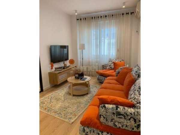 Tirane, jepet me qera apartament 1+1+BLK 62 m² 680 Euro