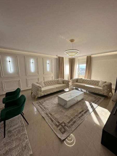 Tirane, jepet me qera apartament 2+1 Kati 3, 134 m² 800 Euro (Farke)